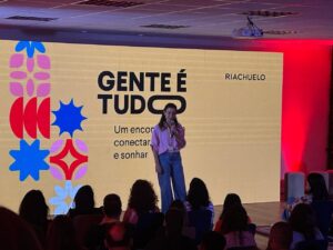 Solução Completa para Eventos: Totem Touch Screen, Telão de LED, Painel de LED e TVs com tela 4k Monitores painel de led vertical e horizontal 