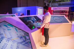 Telão de LED painel de led touch screen, paineis vertical e horizontal de Alta Definição para Eventos, Feiras e Apresentações com Montagem Completa