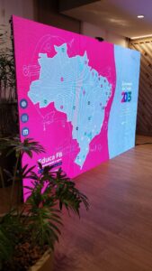 Aluguel de Holograma 3D Holobox Painel de LED e Tecnologia Imersiva para Eventos Corporativos e Feiras em Salvador BA