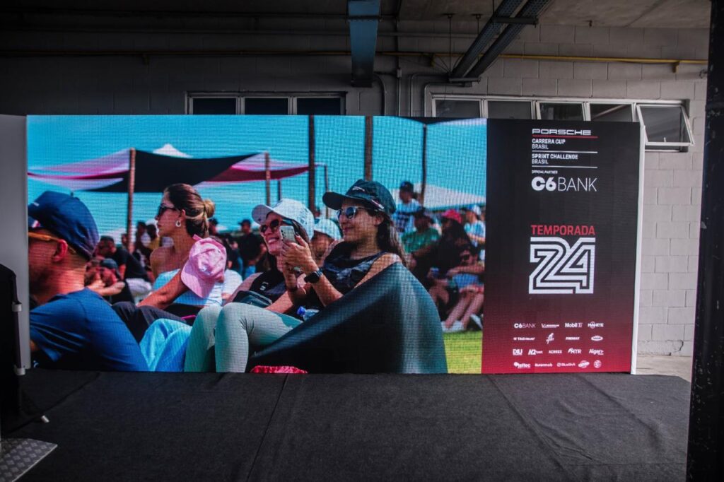 Painel de LED Full HD, Videowall Modular e Totem Digital Interativo com Serviços de Venda, Locação e Instalação em Todo Brasil