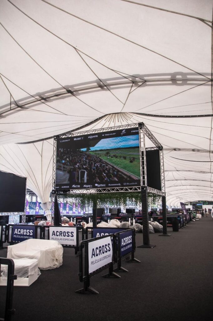 Aluguel de Painel de LED Touch Screen Totem TVs Touch Tablets e Notebook para Eventos Feiras e Palestras