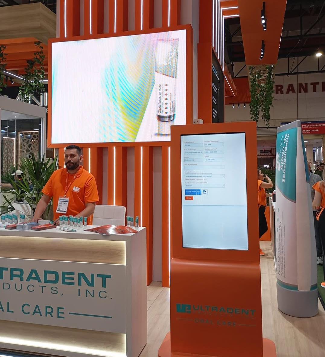 Aluguel de Totem Touch Screen Interativo para Eventos, Feiras e Shows em Joinville,  Florianópolis, em 2026